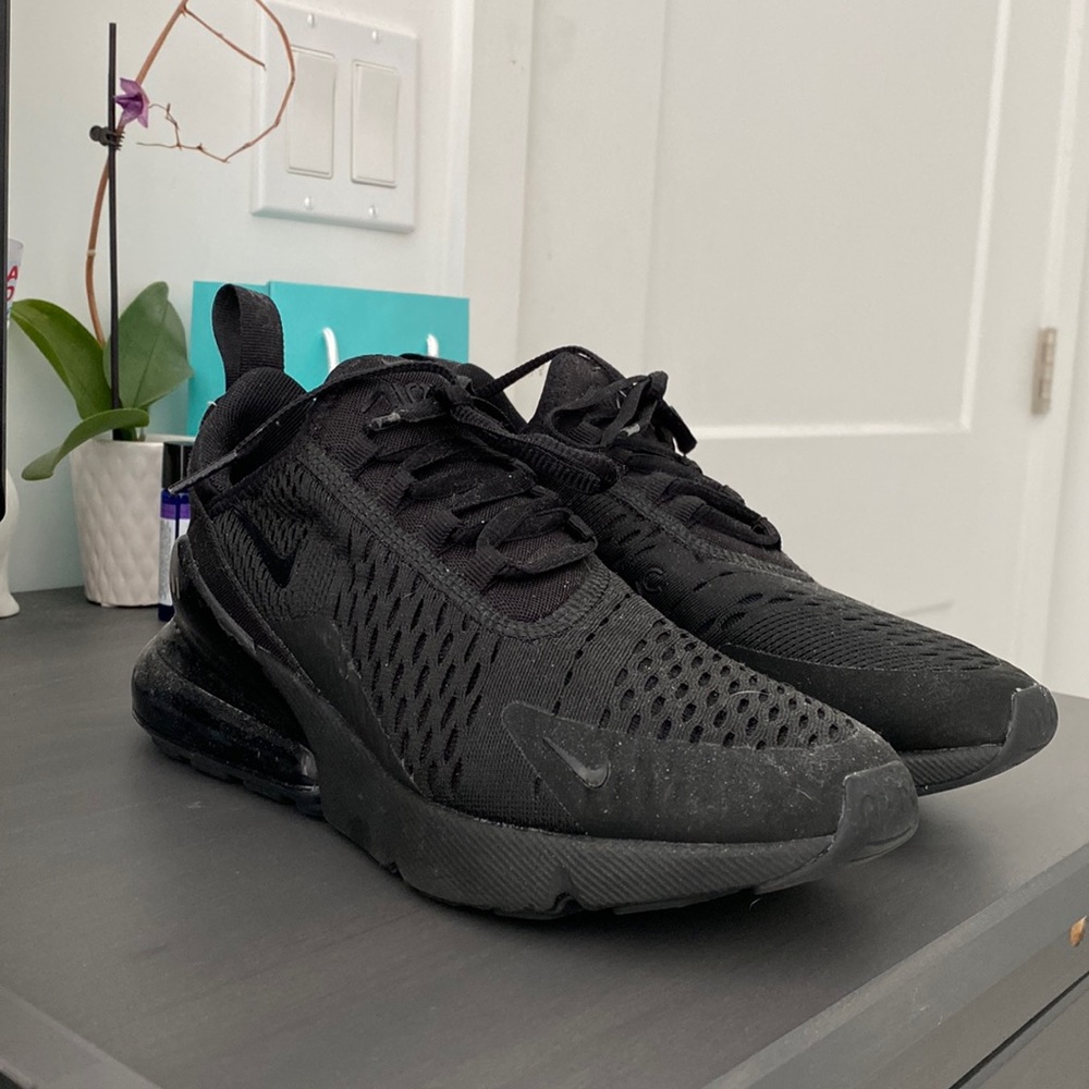 Black Nike air max
